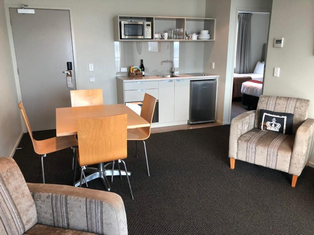 Two-Bedroom Suite,1580175716:JPEG